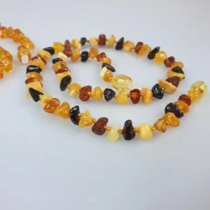 Collier en pierre précieuse ambre de la Baltique